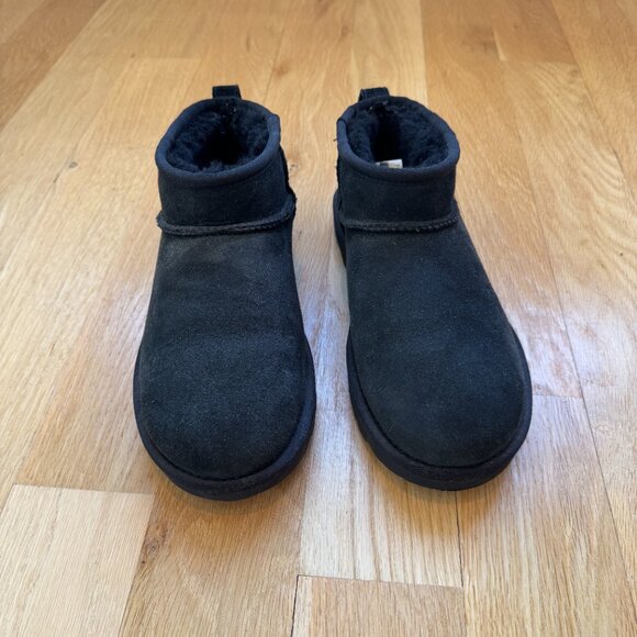 UGG Women's Classic Ultra Mini Boot - Black Sz 7 - Picture 2 of 5